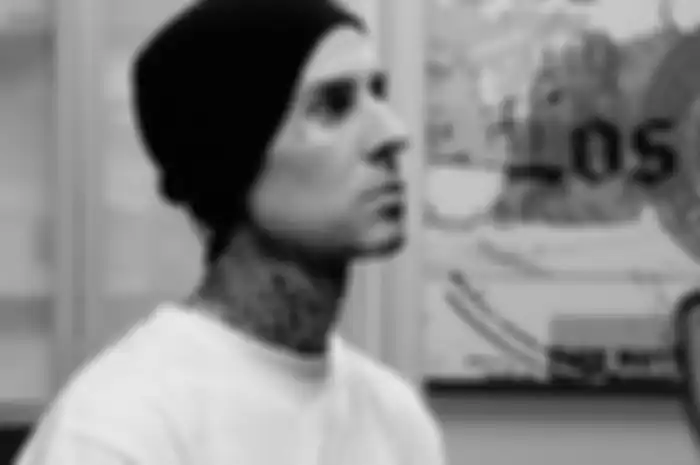 Travis Barker saat melakukan kunjungan ke dokter