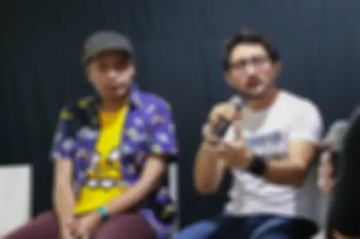 Faza Meonk (kiri) dan Franki Indrasmoro (kanan), dua host Popcon Asia 2018.
