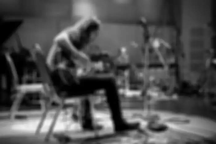 Dave Grohl dalam 'Play'