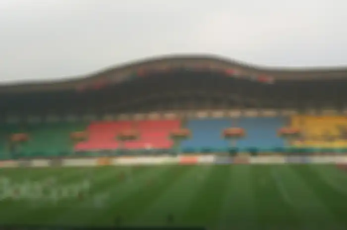 Penampakan rumput baru Stadion Patriot Chandrabhaga, Bekasi, pada laga perdana sepak bola Asian Games 2018 antara Laos dan Hong Kong, Jumat (10/8/2018). 