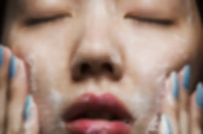 mencuci muka