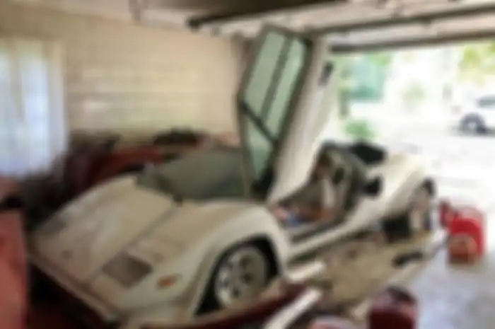 Mobil mewah yang ditemukan di garasi neneknya