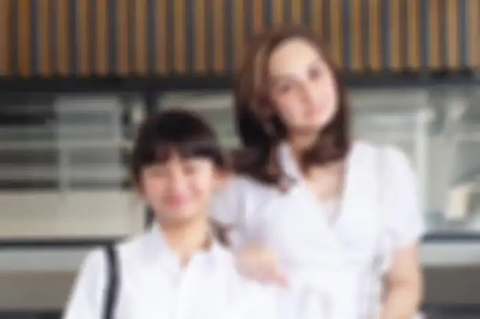 Davina Shava dan sang Bunda, Mona Ratuliu