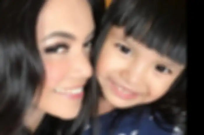 Denada dan putrinya, Shakira Aurum yang tengah berjuang melawan sakit leukimia