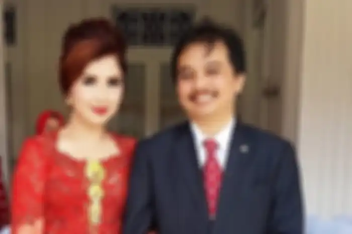 Roy Suryo dan Istrinya