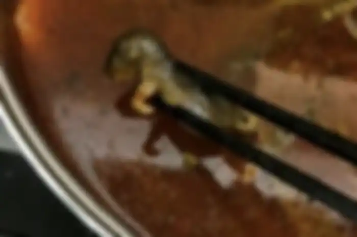 Foto bangkai tikus yang ditemukan dalam sup