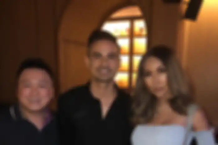Lucinta Luna berfoto dengan Ashraf Sinclair