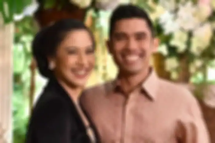 Dian Sastro dan Suami