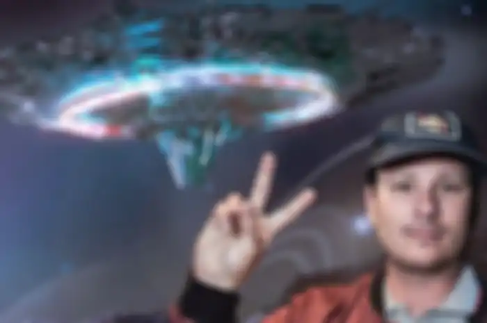 Ilustrasi Tom DeLonge dan UFO