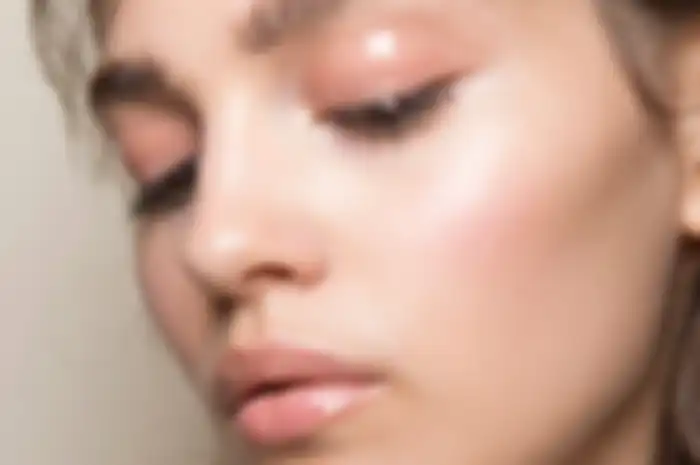 glossy eyeshadow