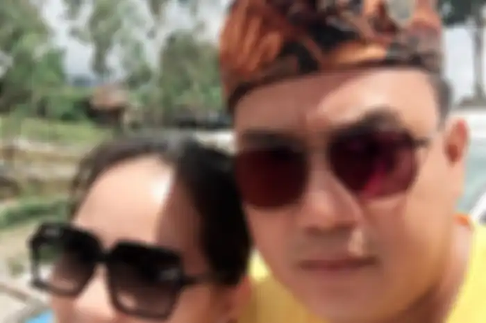 Azis Gagap dan Sang Istri Muda