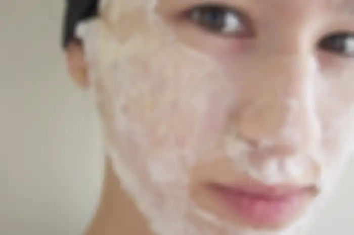 Masker putih telur