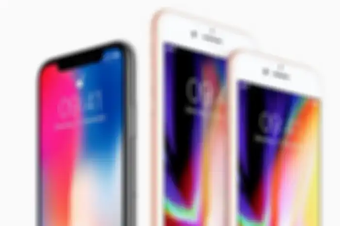 iPhone X (kiri) serta duo iPhone 8 dan iPhone 8 Plus