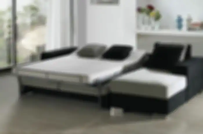 Sofa bed yang dapat dibuka tutup.