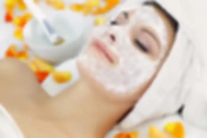 memakai masker