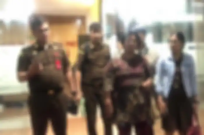 Demseria Simbolon, seorang guru SD di Kota Binjai ditangkap karena bolos kerja selama 7 tahun, namun tetap menerima gaji.