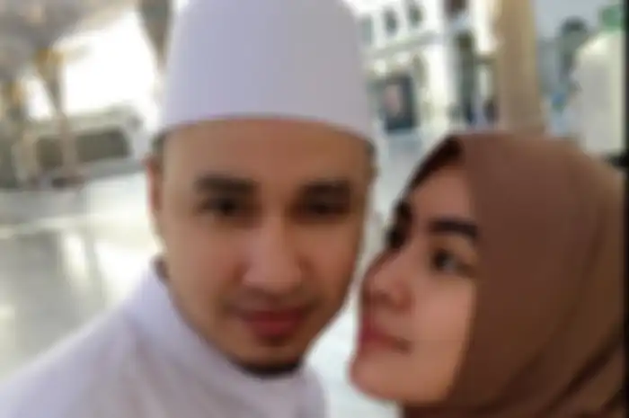 Kartika Putri dan Habib Usman bin Yahya berbulan madu lagi.