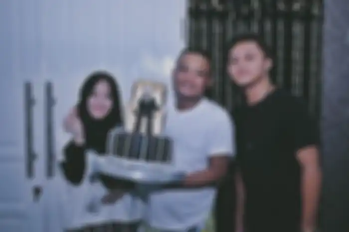 Sule berfoto bersama kedua anaknya tanpa kehadiran Lina