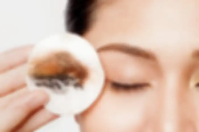 Sering Diabaikan, 5 Kesalahan Membersihkan Make Up ini Bisa Rusak Wajahmu