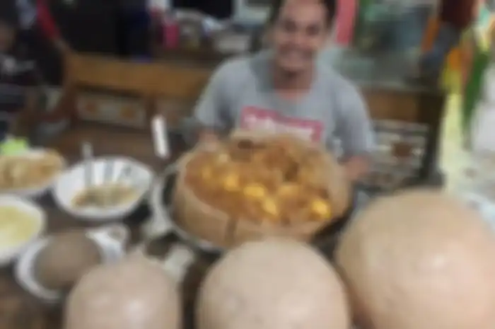 Rekomendasi restoran dengan menu bakso raksasa 