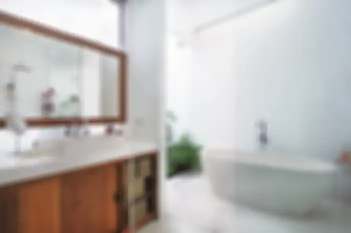 Kamar mandi semi terbuka. Desain: Nimara Architects