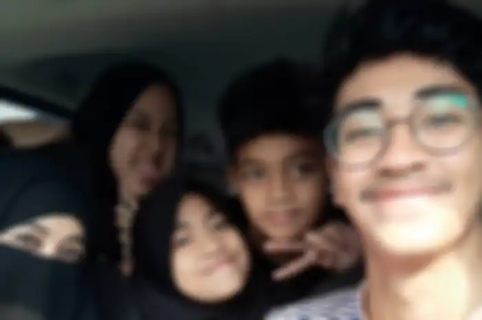 Umi Pipik dan keempat anaknya 
