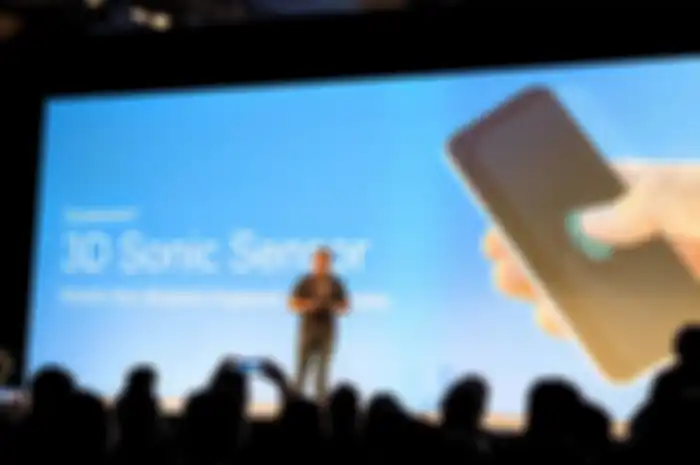 Qualcomm perkenalkan teknologi sensor sidik jari di layar berbasis ultrasonic yang super aman.