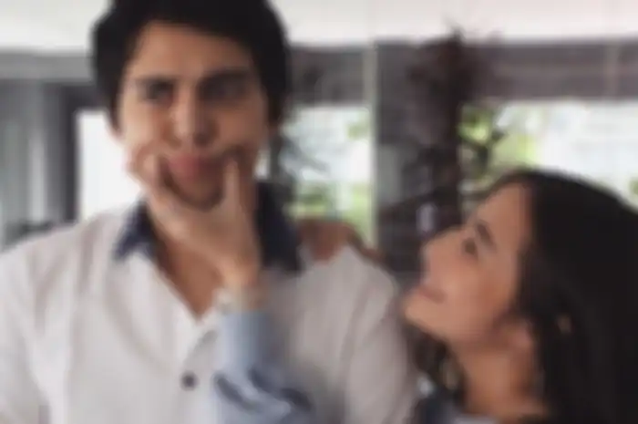 Prilly Latuconsina dan Maxime Bouttier