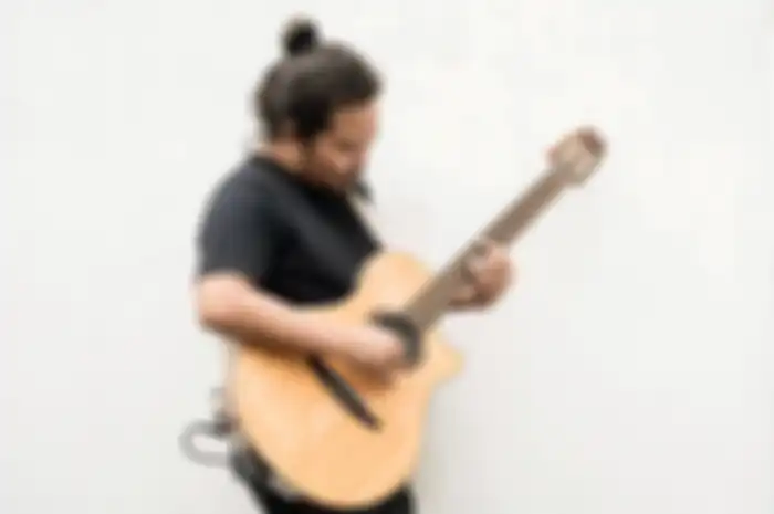 Is Pusakata eks Payung Teduh Diasumsikan Hijrah, Ternyata Musisi Salat Jumah!