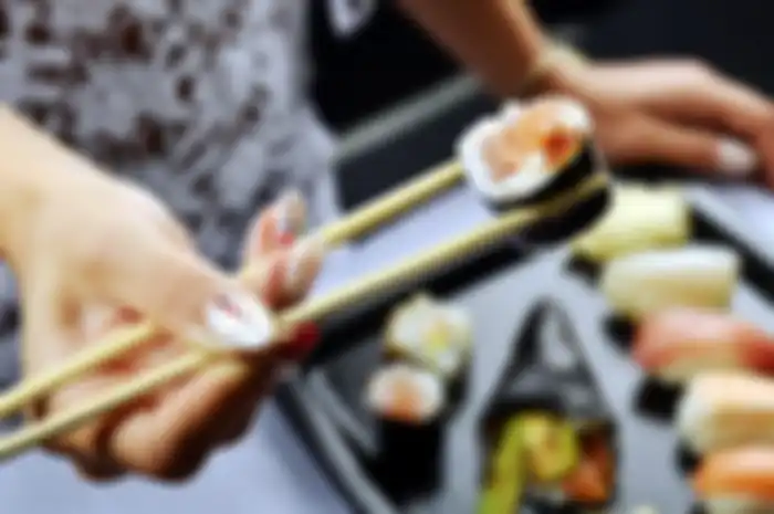 Cara makan sushi dengan benar