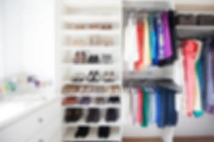 Ilustrasi-Sepatu di rumah mungil, bisa disimpan di open storage seperti ini.