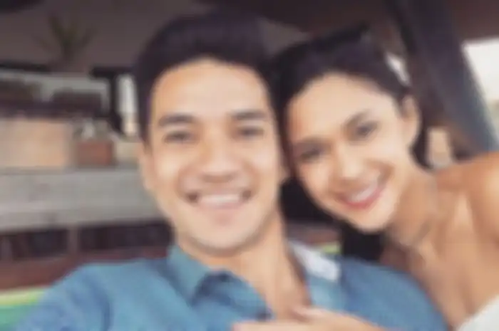 Andrew White dan Nana Mirdad