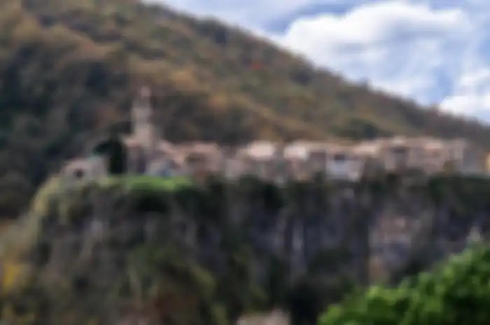 Castellfollit de la Roca, Spanyol