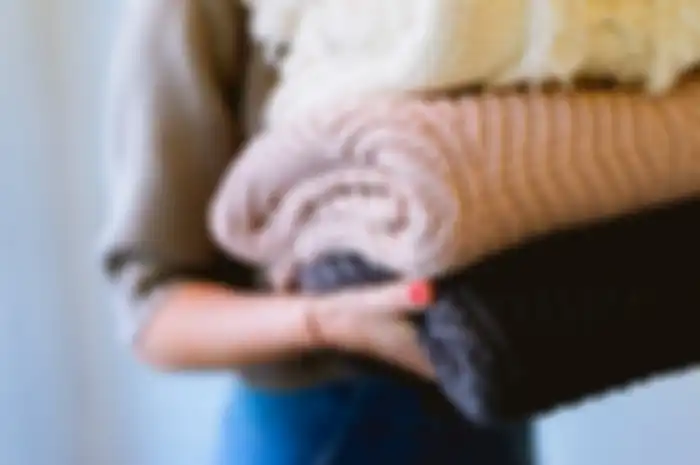 Anak-anak sebaiknya dilibatkan ketika sedang merapikan baju