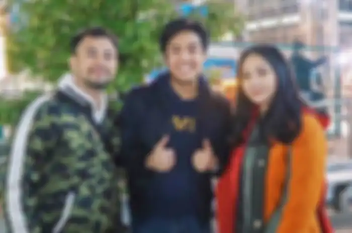 Raffi Ahmad dan Nagita Slavina bersama Jerome Polin.