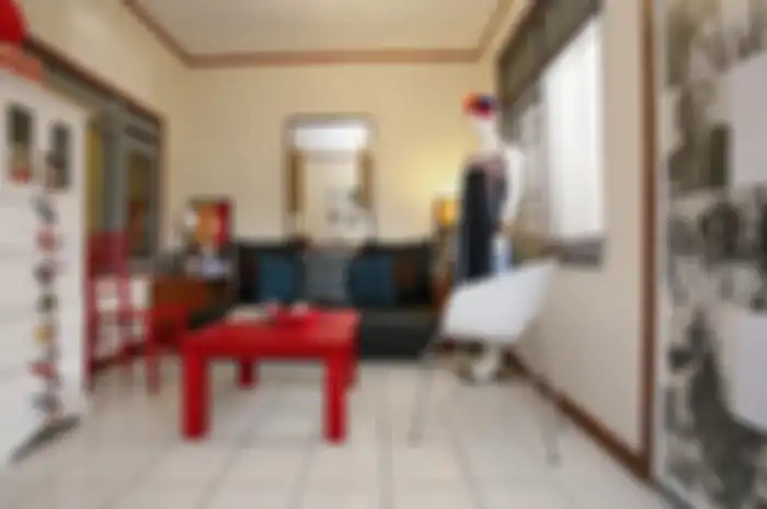 Mengangkat tema modern eklektik interior rumah ini padukan aneka furnitur, warna, dan aksesoris.