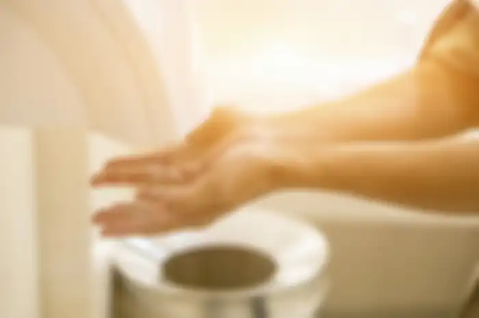 Pengering tangan bisa menyebarkan virus lebih banyak.