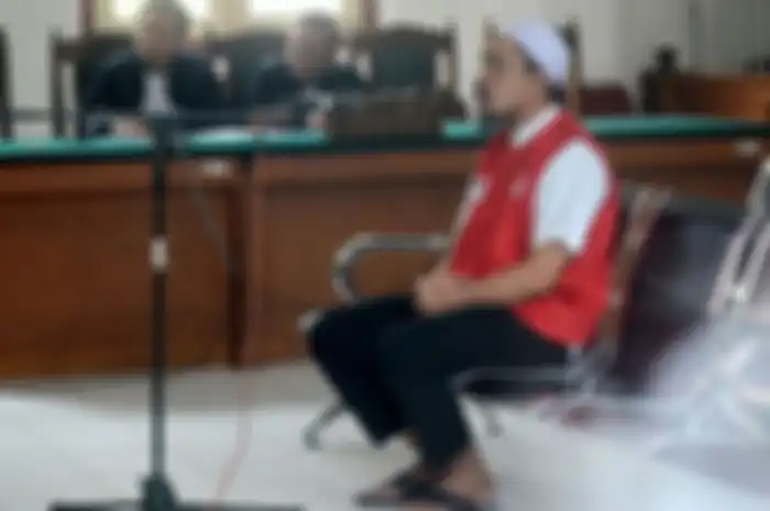 CEO Abu Tours Hamzah Mamba menjalani sidang putusan di Pengadilan Negeri Makassar, Sulawesi Selatan, Senin (28-1-2019)