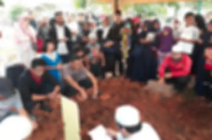 Suasana pemakaman Saphira Indah
