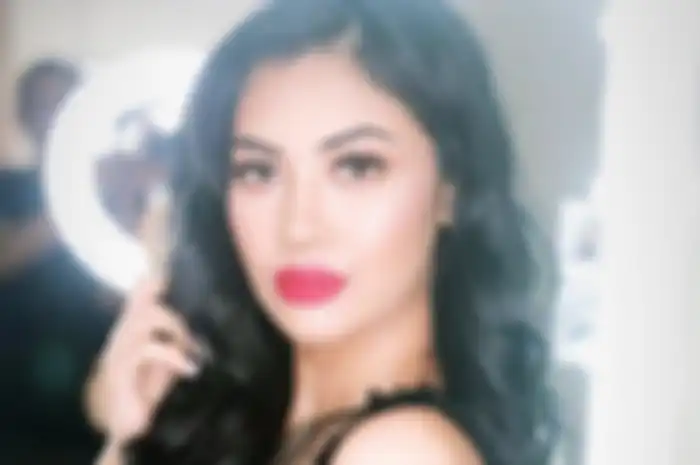 Namanya Tercatut Kasus Prostitusi Online, Ini 5 Potret Seksi Della, Adik Mendiang Julia Perez!