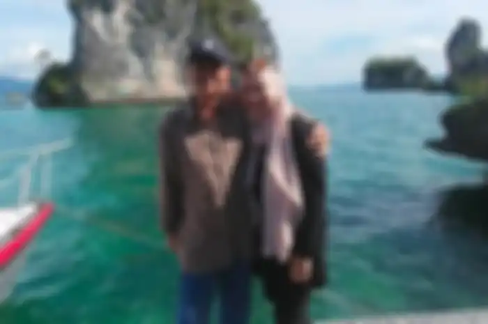 Dewi Yull bersama suami barunya, Srikaton.