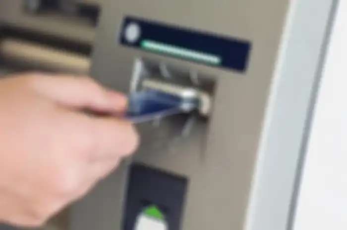 Setelah berhasil temukan kelemahan keamanan di ATM, programer ini tarik uang sampai lebih dari 13 milyar.