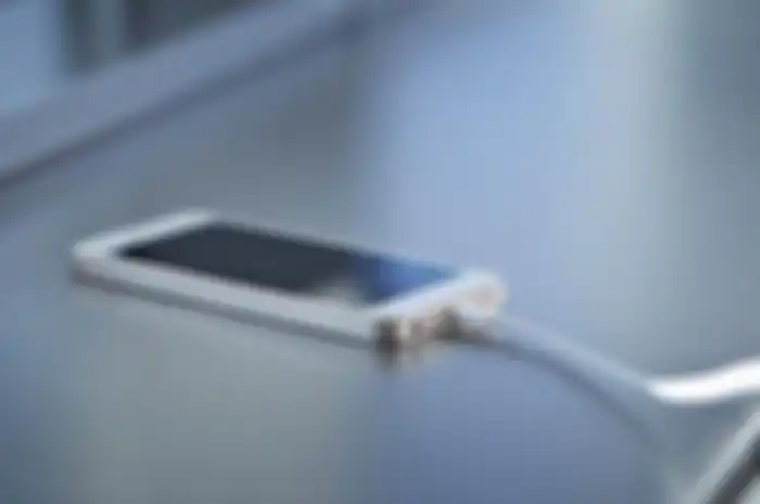 Hati-hati! Ngecas HP Sambil Kenakan Headset, Seorang Pria di Thaliand Tewas Tersengat Listrik!