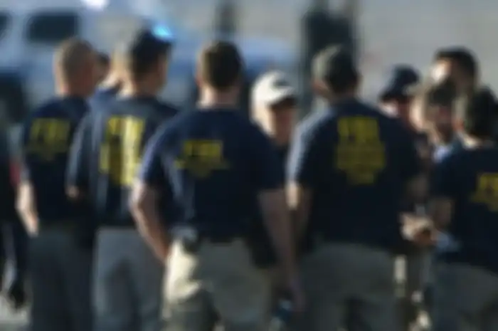 FBI berhasil meringkus pelaku ancaman teror bom palsu yang sempat meresahkan sekolah di Amerika.