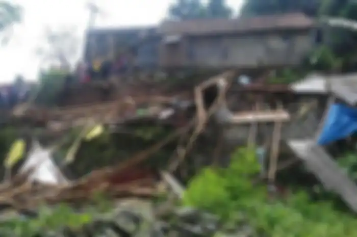 Curah Hujan Tinggi Sebabkan Longsor di Ciomas Bogor, Empat Orang Dinyatakan Meninggal Dunia.