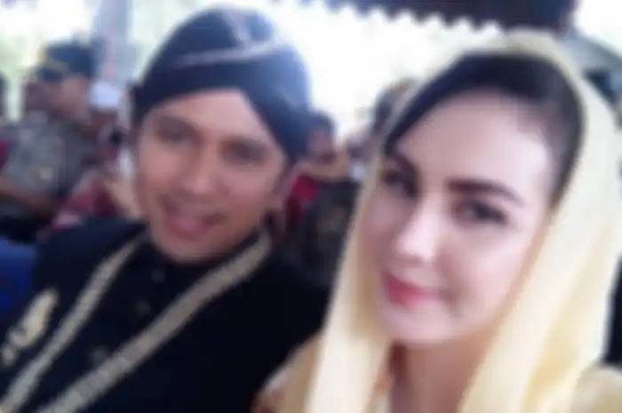 Emil Dardak dan Arumi Bachsin 