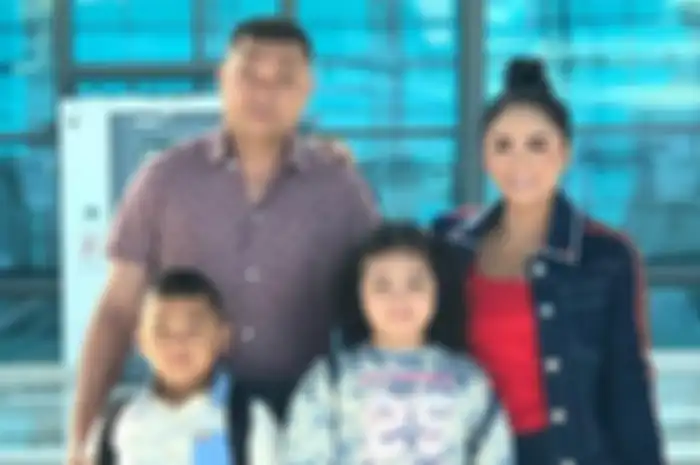 Ulang tahun Raul Lemos, anak-anaknya bagi-bagi uang yang diperebutkan sederet artis papan atas