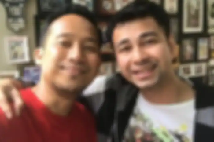 Raffi Ahmad dan Denny Cagur. Punya Banyak Teman Tajir Meski Pada Menghilang saat Dirinya Ditangkap BNN, Raffi Ahmad Ungkap Sosok Mulia yang Rela Pinjamkan Uang Miliaran Tanpa Jaminan, Suami Nagita Slavina: Gue Nggak Pernah Lupa Sama Dia