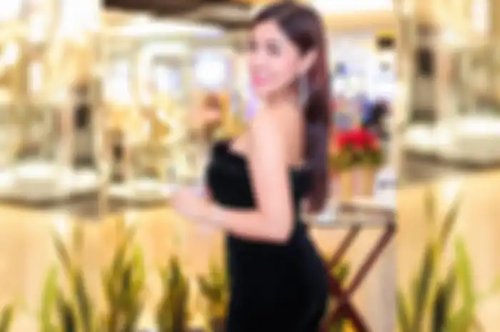 Mengintip penampilan Bella Shofie dan geng sosialita saat kumpul arisan pakai baju ala pramugari pesawat 