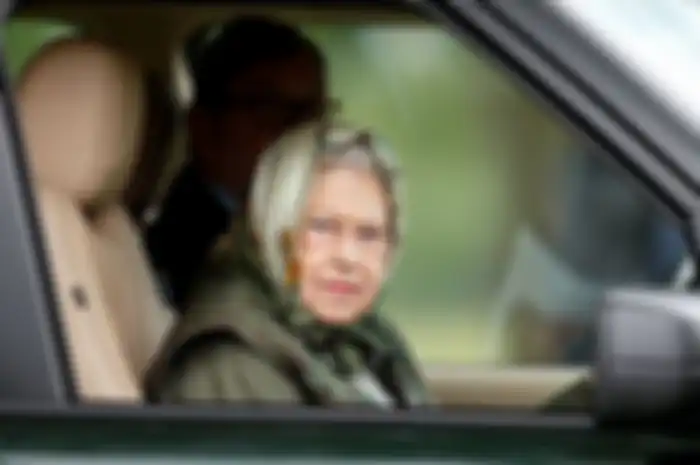 Ratu Elizabeth II masih tetap menyetir meski usianya sudah lebih dari 90 tahun